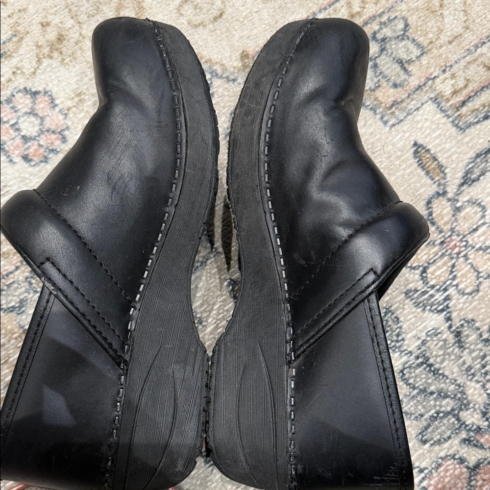 Dansko Black Wide XP 2.0 Mules 6.5 Wide clogs - Picture 5 of 6